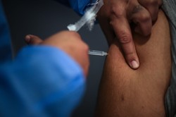 27 proc. zakażonych Covid-19 Izraelczyków było zaszczepionych. "Le Figaro": Nie oznacza to fiaska szczepień