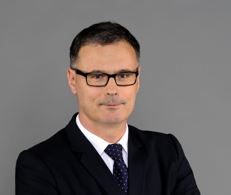 Paweł Wojciechowski, były minister finansów w pierwszym rządzie PiS, podsekretarz w resorcie spraw zagranicznych, były główny ekonomista ZUS oraz doradca kilku rządów w III RP. Obecnie dyrektor w Whiteshield Partners.