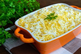 Mimoza je OMILJENA SALATA u Srbiji, a uz OVAJ SASTOJAK biće još ukusnija: Recept za kremasto savršenstvo koje osvaja i ukusom i izgledom