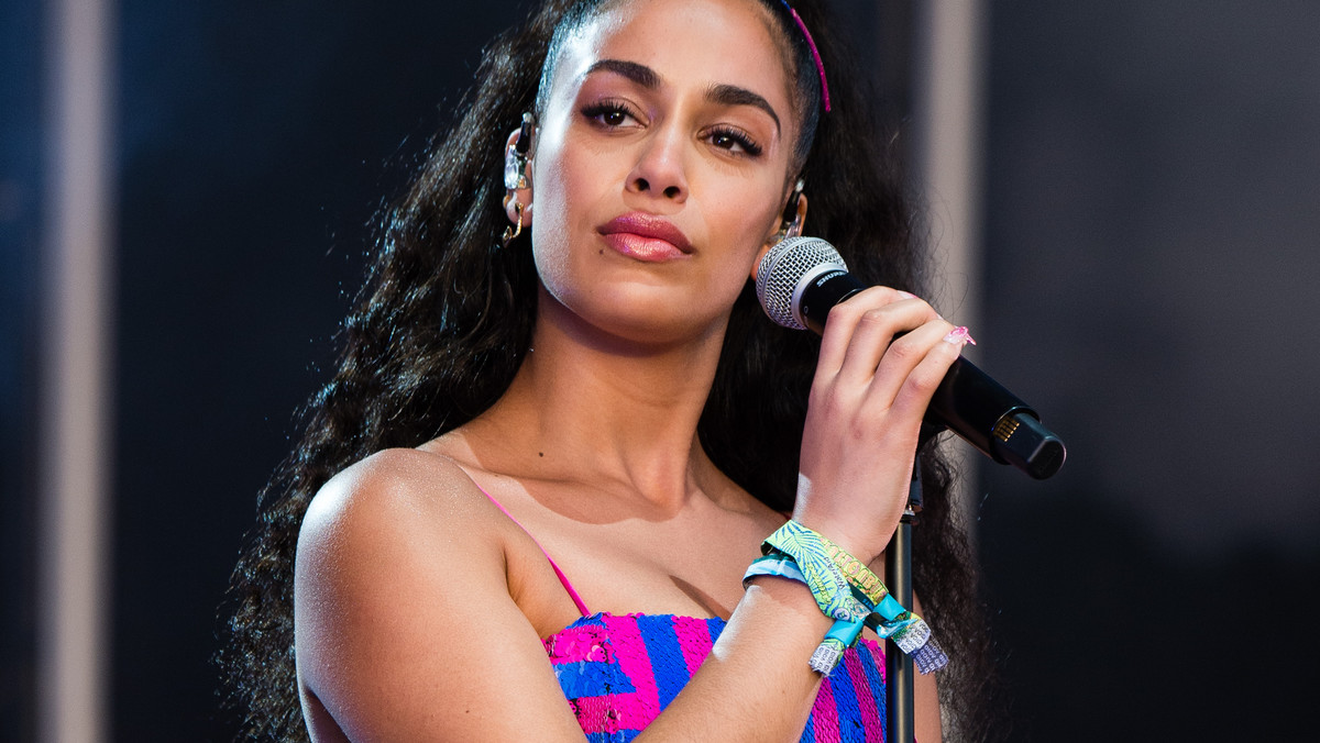 Jorja Smith zadebiutowała w 2016 roku i od razu została zauważona przez krytyków na całym świecie. W tym roku otrzymała tytuł "najlepszej brytyjskiej artystki" podczas gali BRIT Awards. Sama jednak przyznaje, że sukces komercyjny nie jest dla niej ważny, ponieważ "dobrze jej w miejscu, w którym aktualnie się znajduje". 4 lipca Jorja wystąpi podczas Open'er Festival 2019.