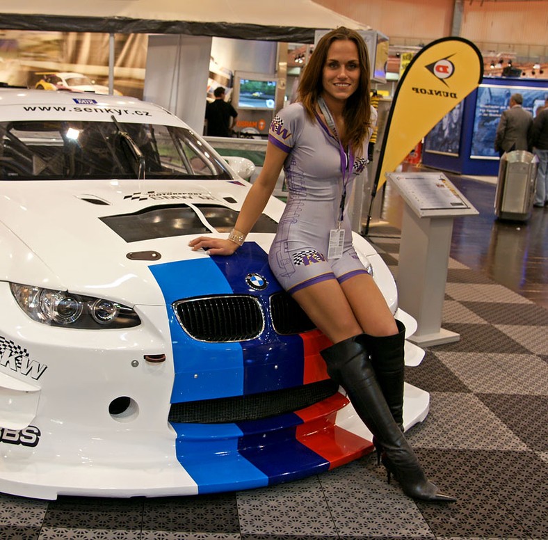 Essen Motor Show 2009: babes w niemieckim stylu (fotogaleria)