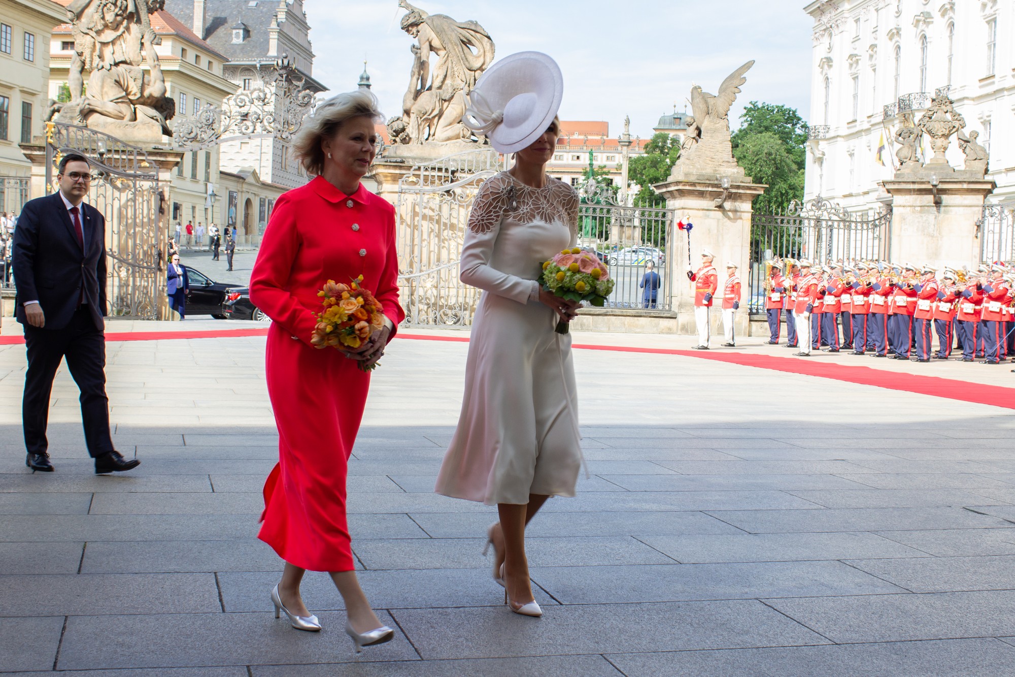 Na snímke manželka českého prezidenta Eva Pavlová s manželkou holandského kráľa kráľovnou Maximou.
