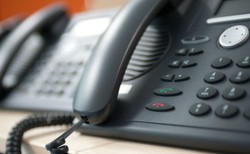 "Zranieni w Kościele". Ruszył telefon zaufania dla osób wykorzystanych przez duchownych