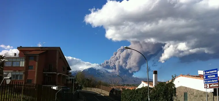 Erupcje wulkanu Etna uchwycone na zdjęciach satelitarnych