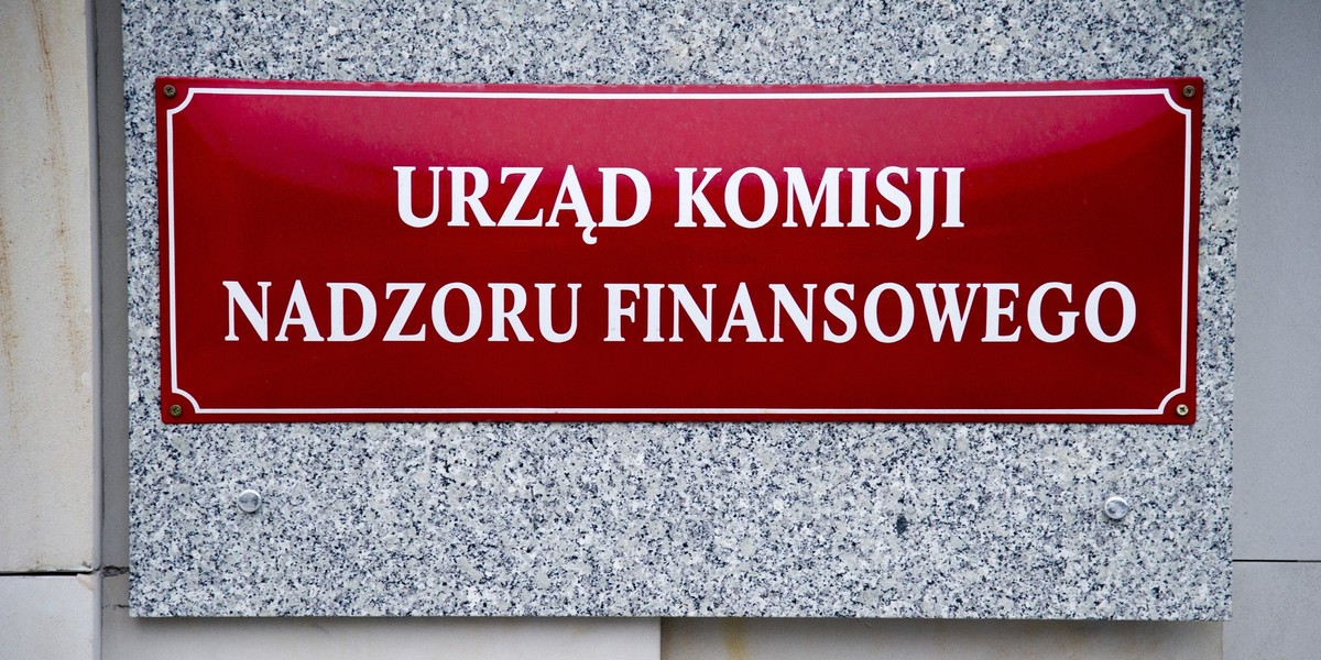 Według UKNF w Polsce spada zarówno liczba oddziałów bankowych, jak i zatrudnienie w sektorze