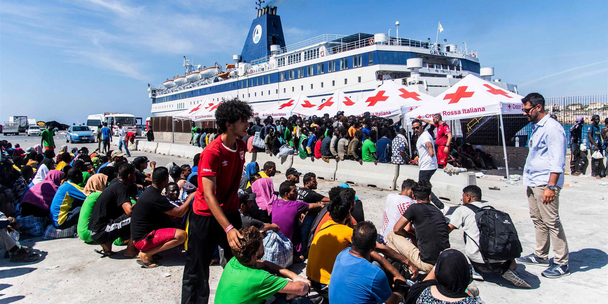 Kryzys migracyjny na Lampedusie. Wyspa pęka w szwach od napływu uchodźców z Afryki.