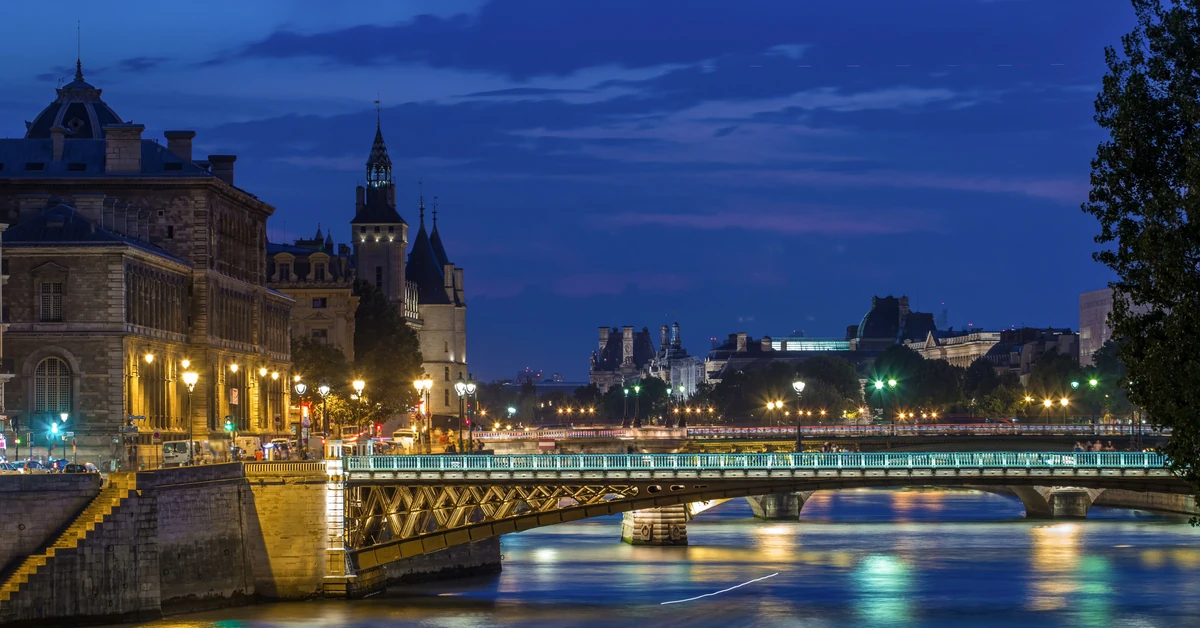 Nocna akcja policji w Paryż. Udaremniono atak terrorystyczny