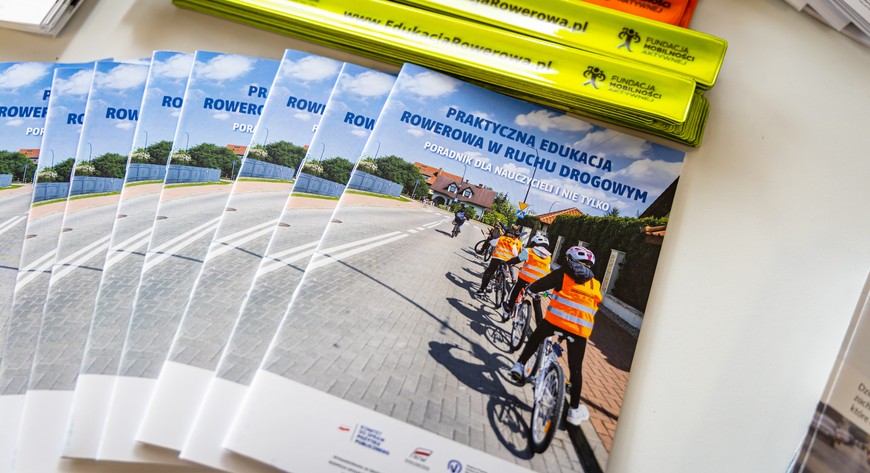 Forum poświęcono bezpieczeństwu dzieci w drodze do szkoły i praktycznej edukacji pieszej oraz rowerowej. Jednym z głównych tematów było przygotowanie dzieci do samodzielnego poruszania się w realnym ruchu drogowym. 