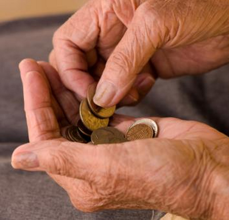 ZUS wyjaśnia, że osoby urodzone przed 1949 rokiem miały możliwość przejścia na wcześniejszą emeryturę po spełnieniu kilku warunków