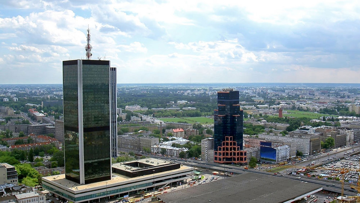 W stolicy po wakacjach zaczną się największe od lat utrudnienia - informuje "Życie Warszawy". Złożą się na nie m.in. start budowy drugiej linii metra, zwężona al. Niepodległości, Popiełuszki bez tramwajów, zamknięte Okęcie.