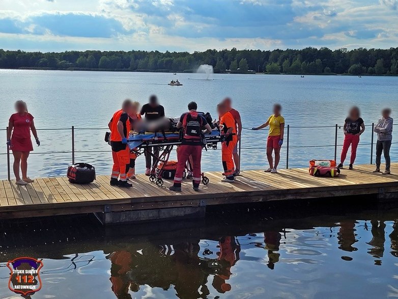 Skok na główkę do na Paprocanach zakończony urazem kręgosłupa - 07.08.2022 - autor: 112tychy.pl