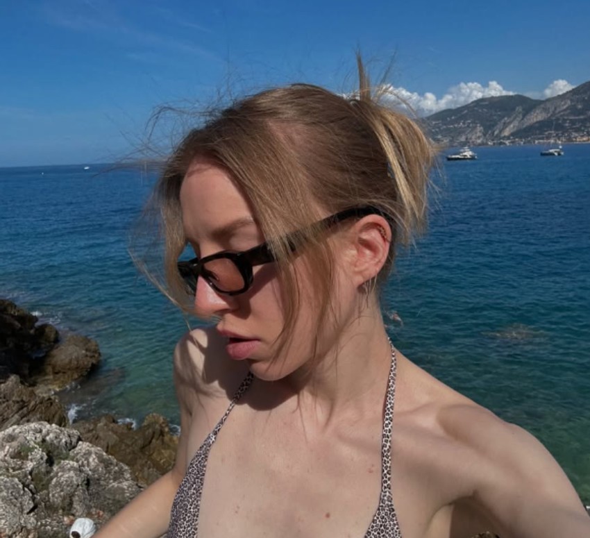 Skinula se Ema Cepter