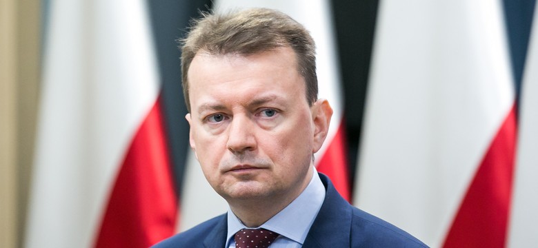 Szef MSWiA mówi o "akcie religijnym" w czasie miesięcznicy. A Frasyniuka porównuje do "radzieckiego literata"
