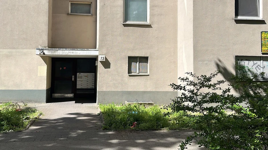 Klet je pronađena u neupadljivom berlinskom bloku stanova u februaru 2024. godine. | Foto: BBC