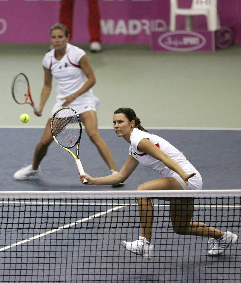 Klaudia Jans (P) i Alicja Rosolska (L)