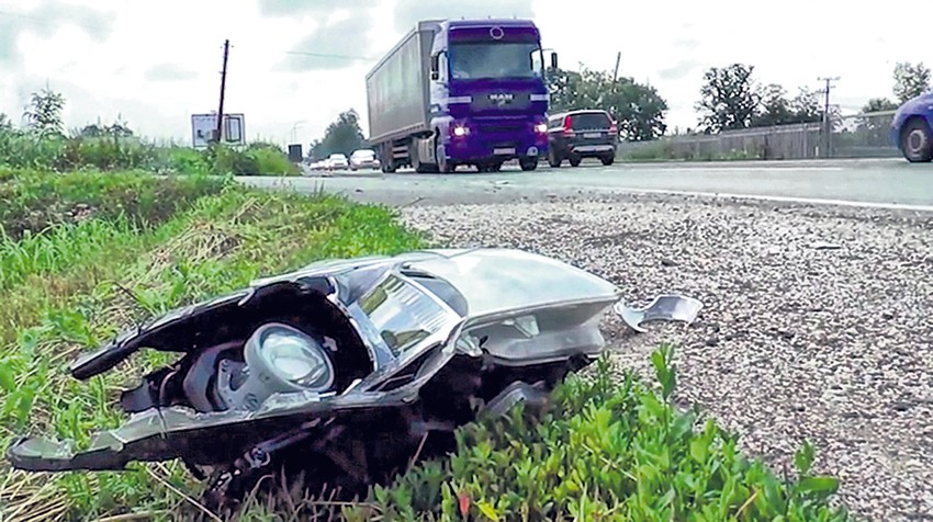 Ostaci "audija" u kom su se nalazili četvoro mladih