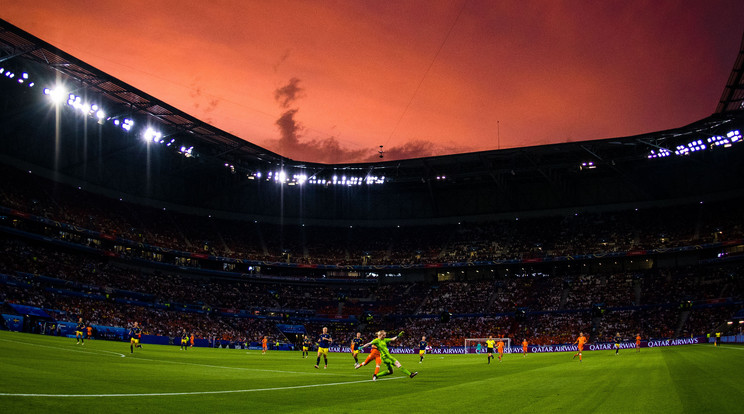  A Párizs északi részében, Saint-Denis-ben található stadionban hetente több ezer helyi lakost oltanak majd be / Fotó: Northfoto