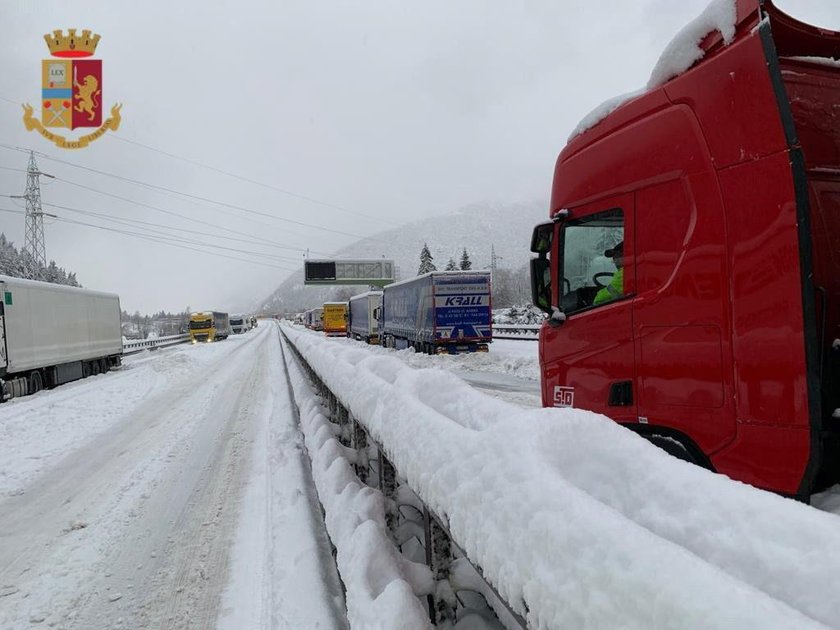 Koszmar w Alpach. Tysiące osób było uwięzionych na autostradzie ponad dobę!