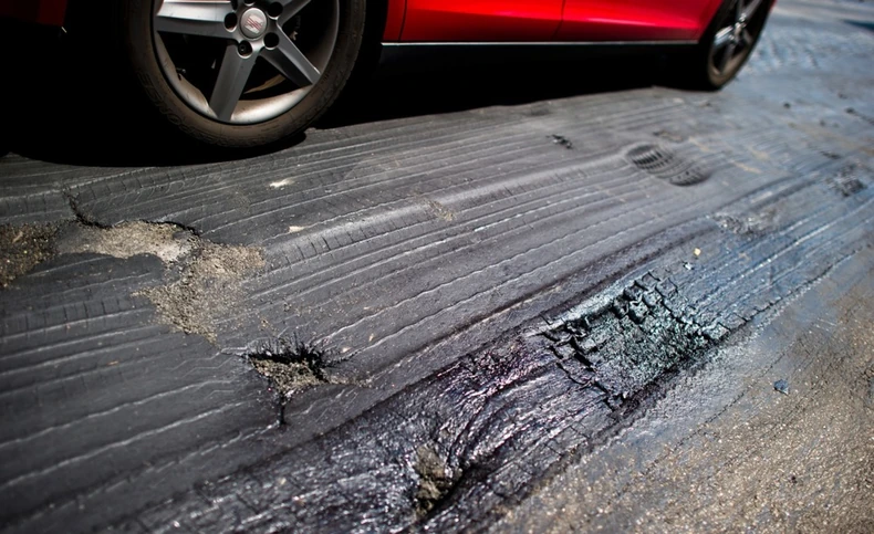 Asfalt se topi na produženim visokim temperaturama