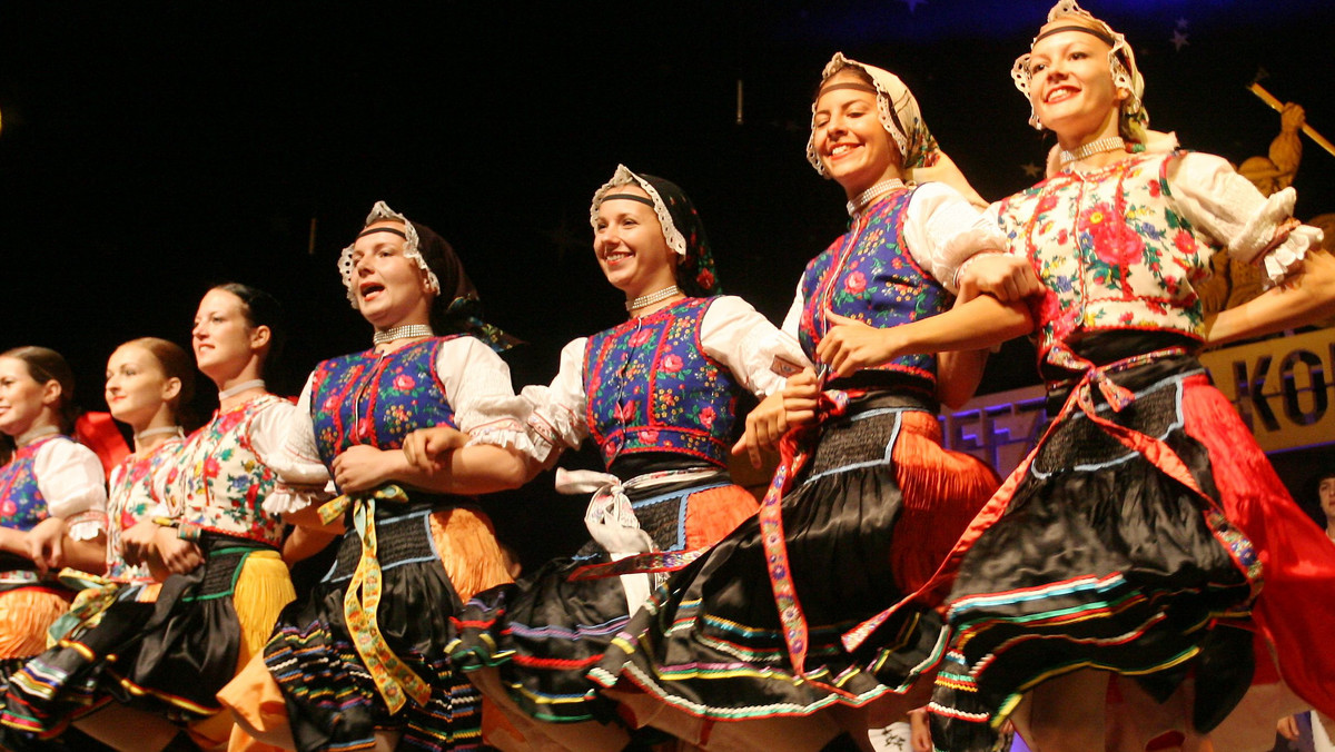 17. zespołów folklorystycznych będzie rywalizowało o Złotą Ciupagę, główne trofeum 42. Międzynarodowego Festiwalu Folkloru Ziem Górskich, który rozpocznie się w niedzielę w Zakopanem.
