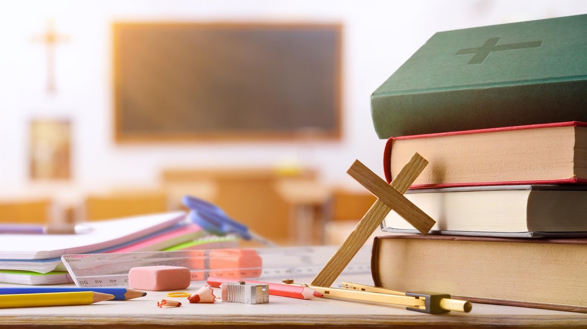 Revolution in teaching religion. Catechesis in rooms instead of at school?