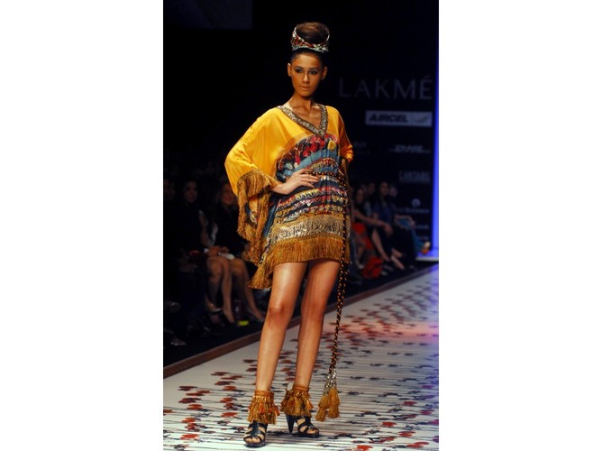 Bajeczne kolory kreacji z pokazów Lakme Fashion Week Summer Resort 2011