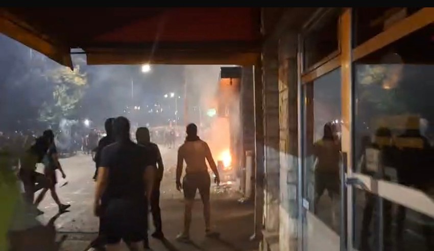 Zapaljene prostorije SNS u Valjevu