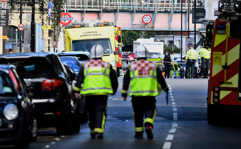 Krytyczny poziom zagrożenia oznacza, że do kolejnego ataku terrorystycznego w Wielkiej Brytanii "może dojść w każdej chwili". Decyzję o jego zmianie podejmuje niezależne od szefowej rządu Wspólne Centrum Analizy Zagrożenia Terrorystycznego (Joint Terrorism Analysis Centre, JTAC).
