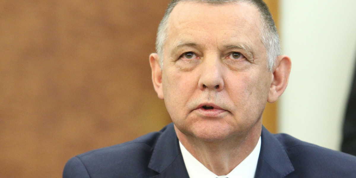 Prezes NIK Marian Banaś twierdzi, że niepokoi go sytuacja finansów publicznych Polski. 