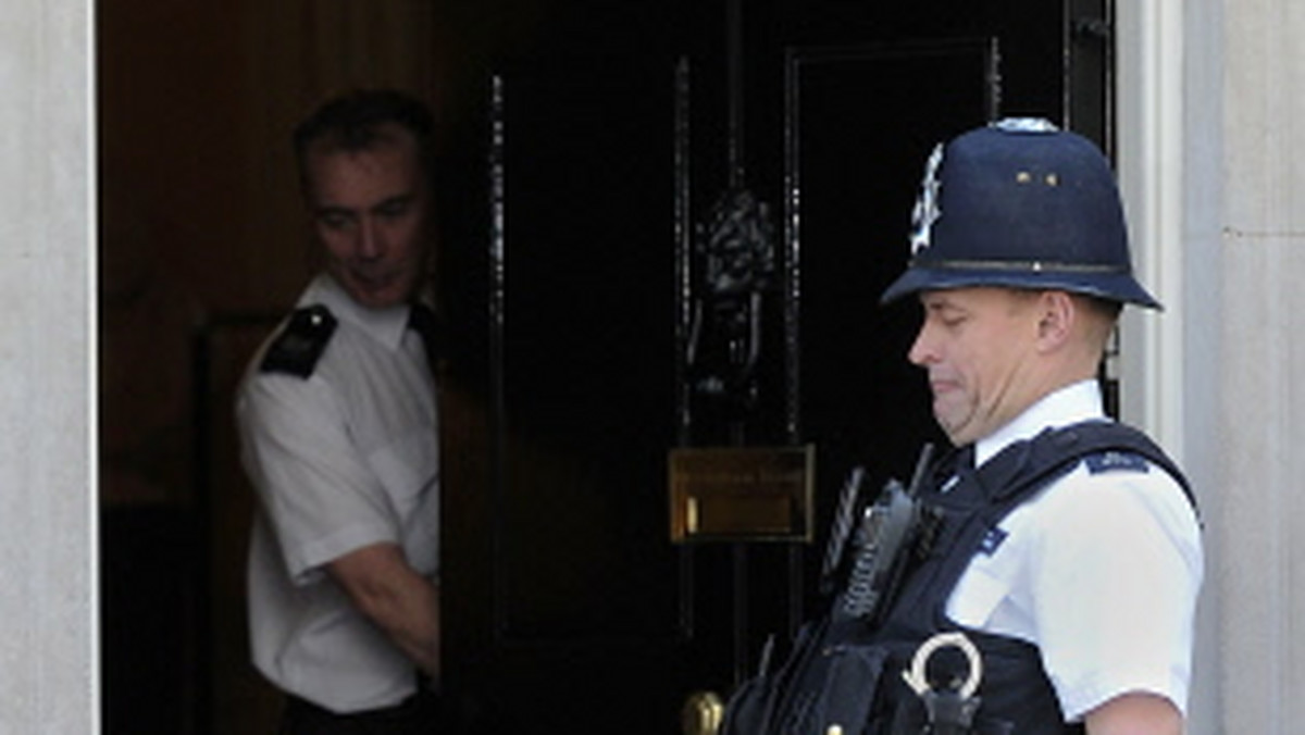 Premier David Cameron zdecydowanie odmówił zdymisjonowania Larry'ego - służbowego kota, którego zadaniem jest łapanie myszy na Downing Street nr 10.