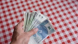 skończyłeś 75 lat? przysługuje ci niemal 370 zł dodatku do emerytury