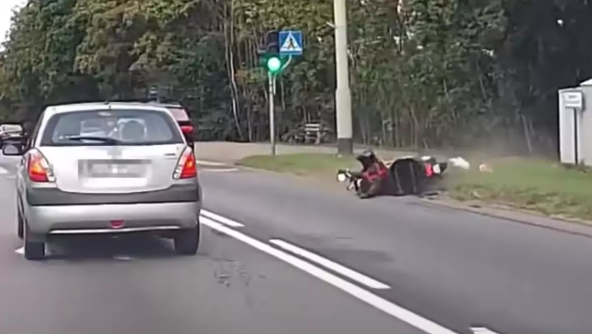 Potrącony skuter, sprawca wypadku ucieka 