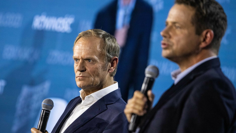 (od lewej) Donald Tusk i Rafał Trzaskowski w trakcie debaty na Campusie Polska Przyszłości. Olsztyn, 27.08.2022 r.