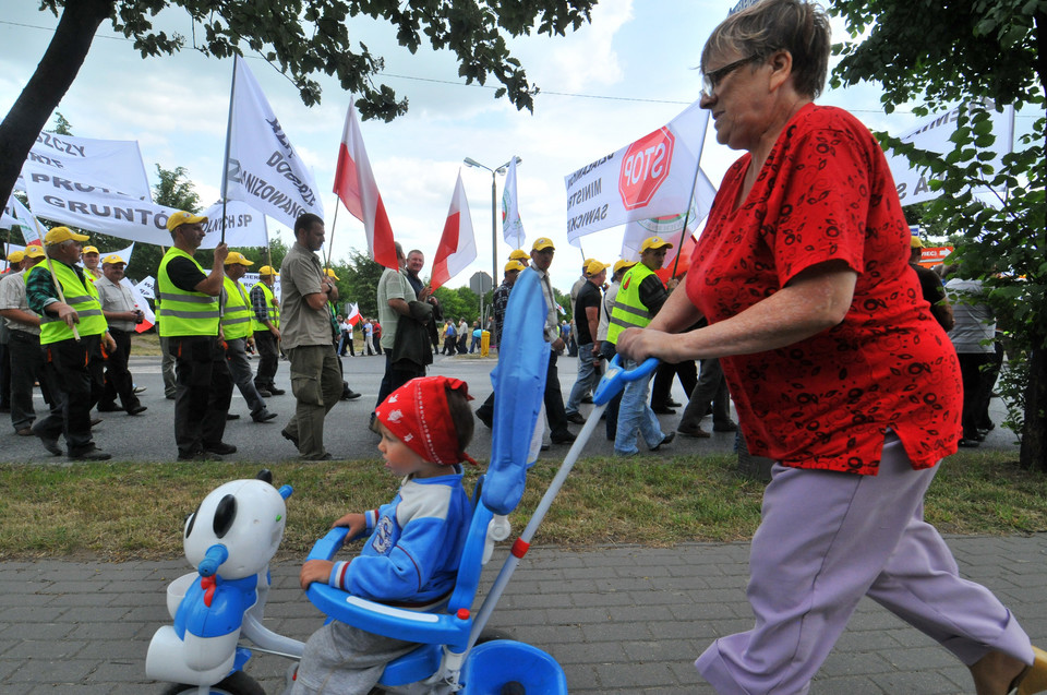 Rolnicy w proteście blokowali drogę