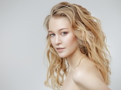 3 proste fryzury, które uratują Cię, gdy zaśpisz