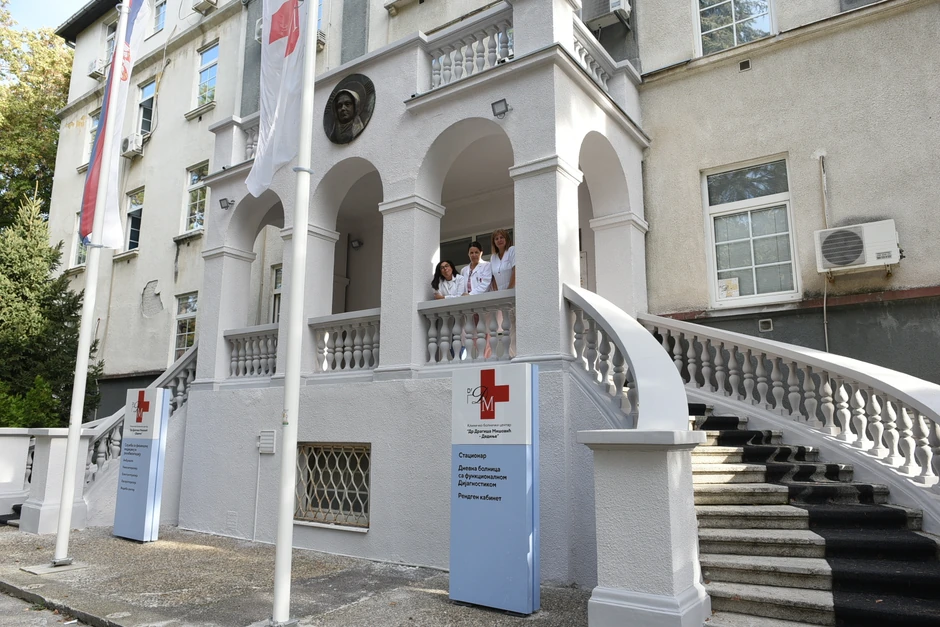 Zgrada bolnice sagrađena je 1930. godine