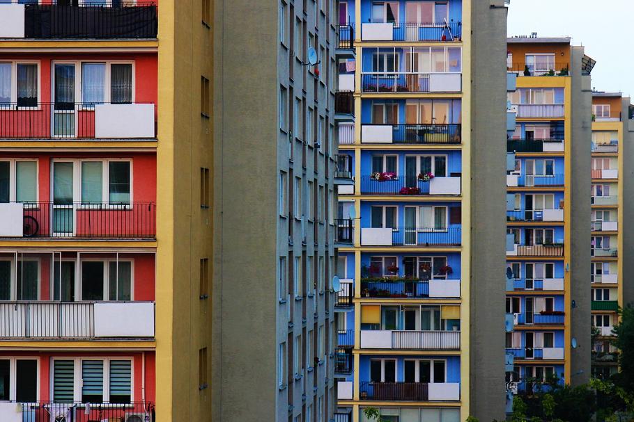 Z danych Narodowego Banku Polskiego wynika, że najwięcej za metr kwadratowy mieszkania na rynku wtórnym w czwartym kw. ubiegłego roku płacono w Warszawie, a najmniej w Kielcach