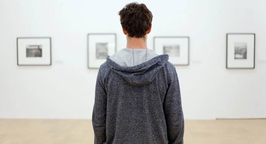 Im Sommer schreiten wir durch die kühlen Gänge von Museen – zum Abkühlen und Staunen.