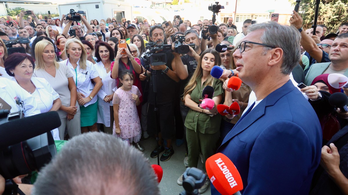 Aleksandar Vučić, u okviru posete Raškom okrugu, obilazi završne radove na dogradnji Kliničkog centra u Novom Pazaru