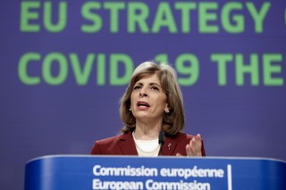 KE ogłosiła unijną strategię na rzecz leków przeciwko Covid-19