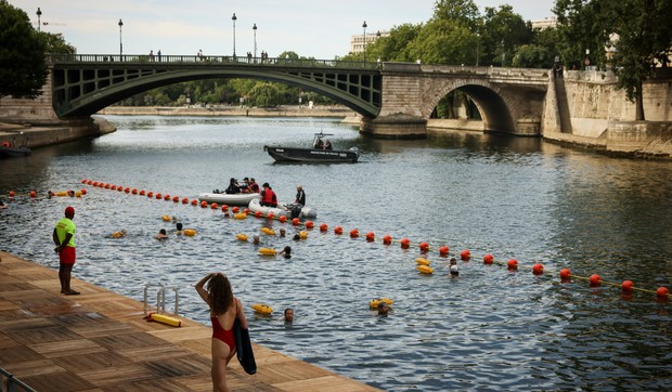 Kupanje na Seni, Pariz