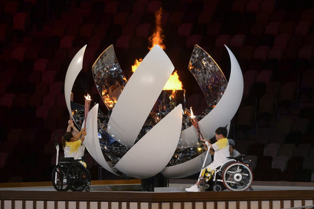 W Tokio znów zapłonął znicz olimpijski
