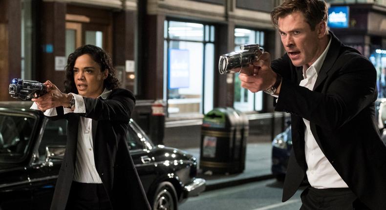 tessa thompson chris hemsworth men in black