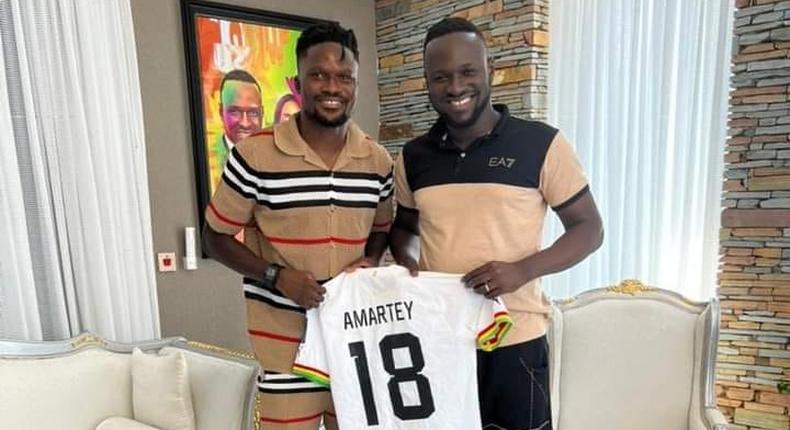 Daniel Amartey meets Alpha Hour pastor Elvis Agyemang; gifts him jersey