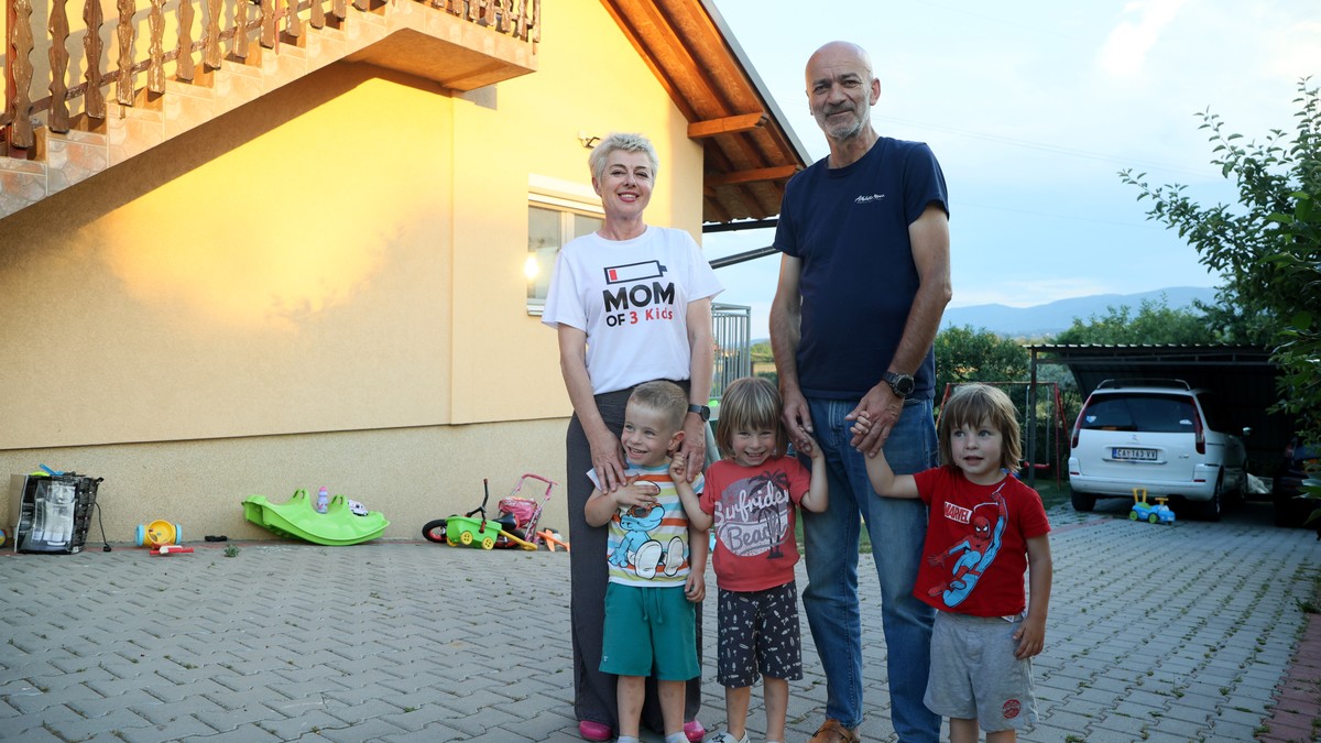 Rada sa suprugom i decom