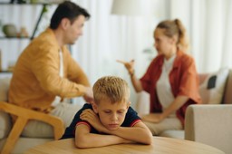 więcej czasu z tatą. nowe przepisy mają zmienić podejście do ról rodzicielskich po rozwodzie