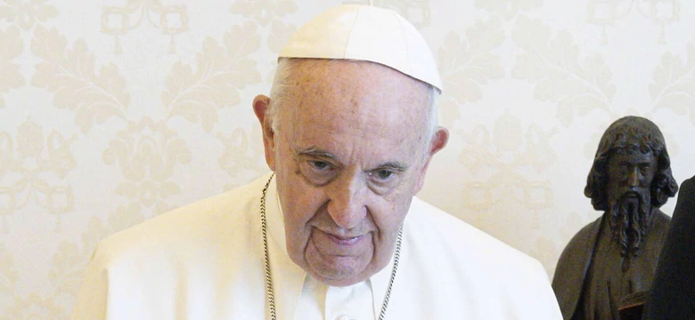 Papież modlił się za ofiary wypadku polskiego autokaru
