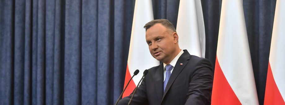 Treść tej ustawy nie koresponduje z zasadami, którymi powinniśmy się kierować, także w polityce międzynarodowej — tłumaczył swoją decyzję w sprawie dalszych losów nowelizacji ustawy medialnej, zwanej lex TVN, prezydent Andrzej Duda. Warszawa, 27 grudnia 2021 r.