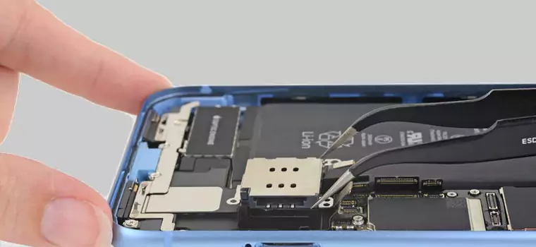 iPhone Xr "przebadany" przez iFixit. Jak wypada pod kątem naprawy?