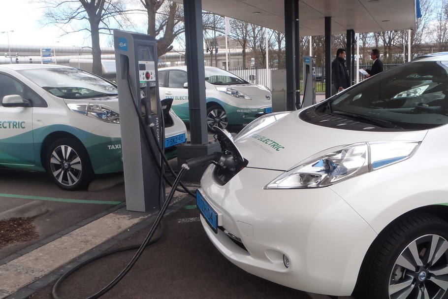 Flota Taxi Electric, którą tworzą elektryczne Nissany, szybko powiększyła się z 3 sztuk modelu Leaf na początku aż do 22 obecnie. 